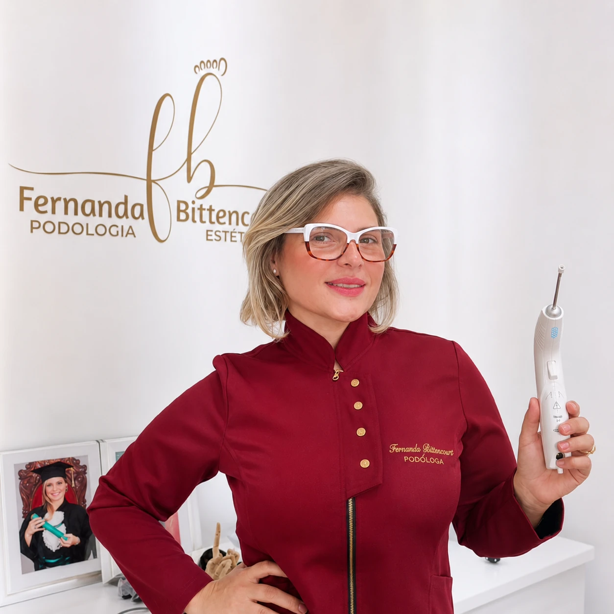 Fernanda Bittencourt em seu consultório de podologia